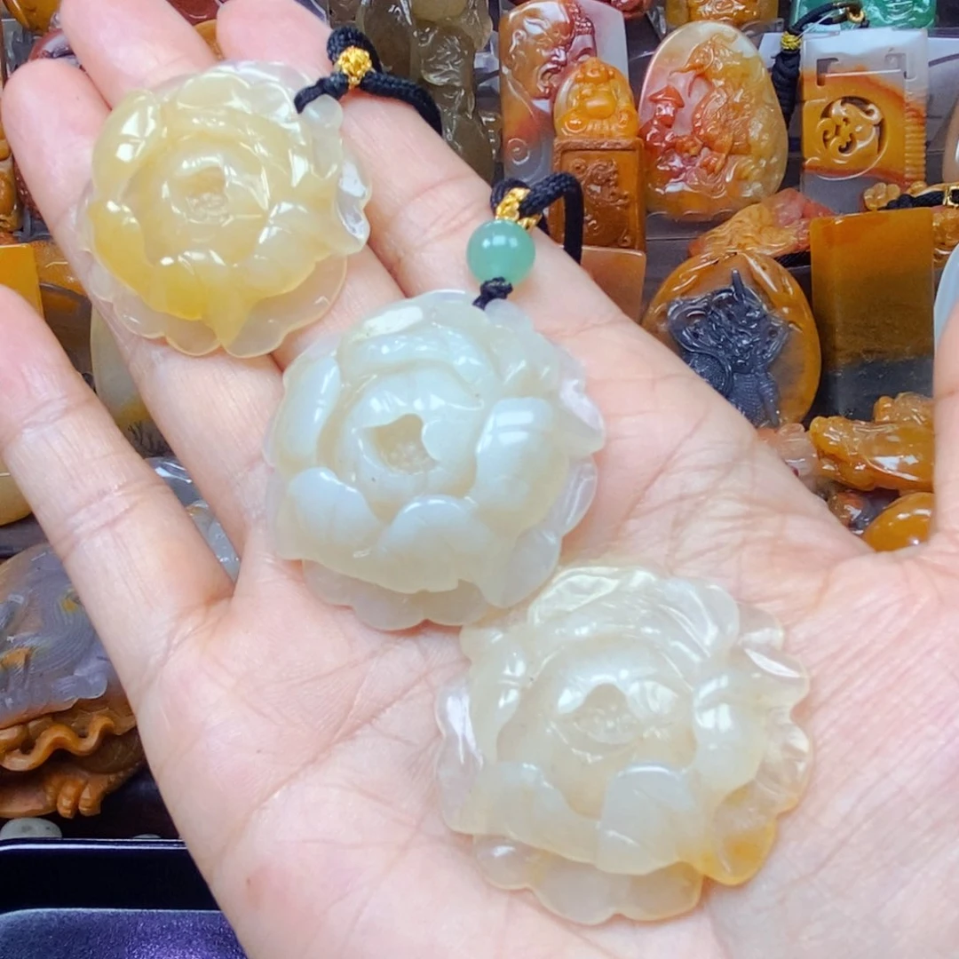 石英质玉（黄龙玉）未镶嵌颈饰