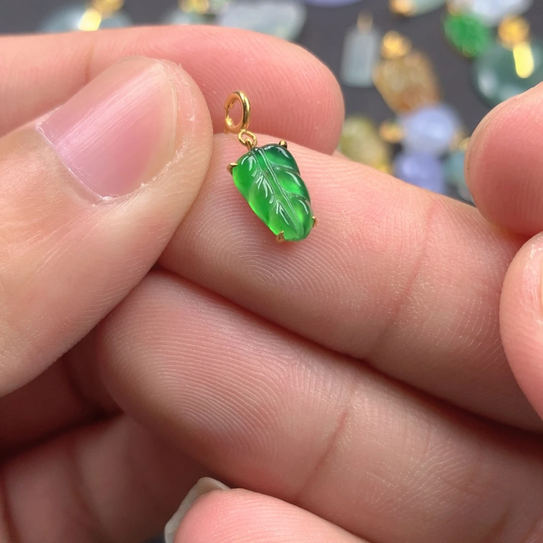 【闪购商品】颈饰18K金镶嵌翡翠翡翠