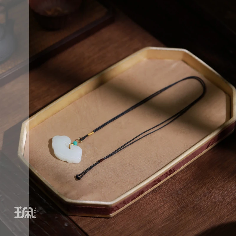 祥锁|和田玉*项链*18K金镶嵌QXB24100528多样性发其一