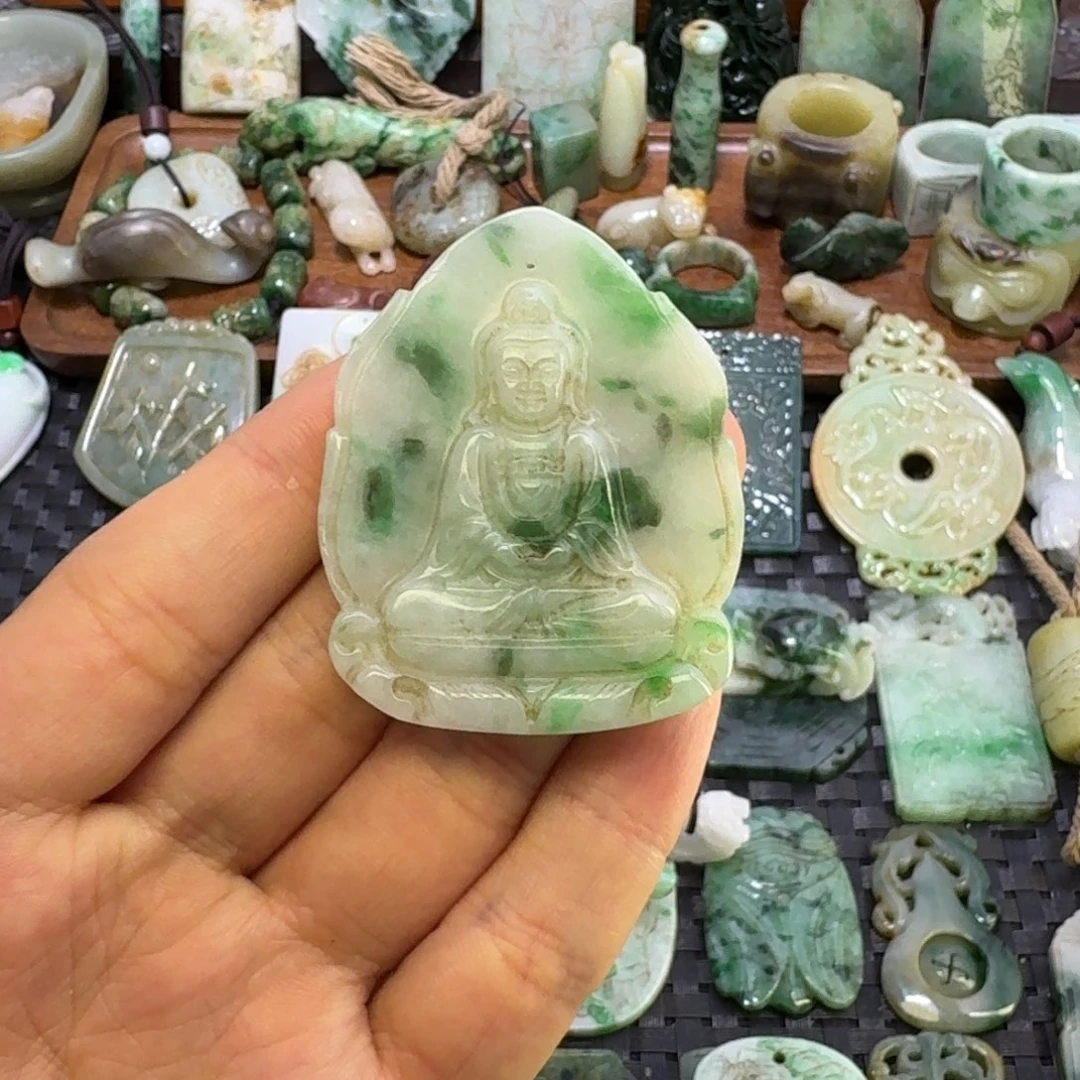 翡翠未镶嵌颈饰胡*翡翠颈饰未镶嵌