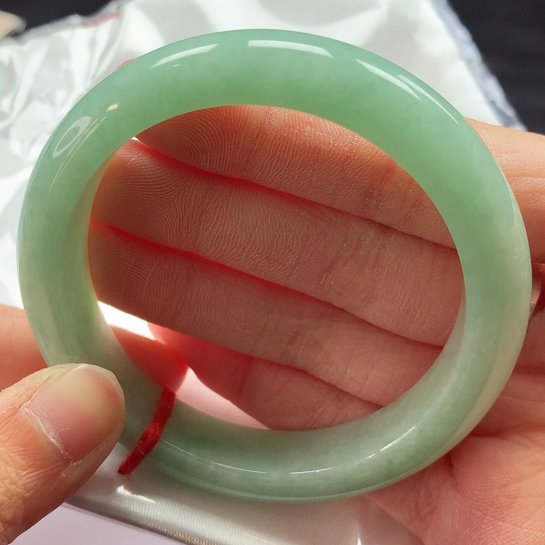 翡翠手镯未镶嵌55圈