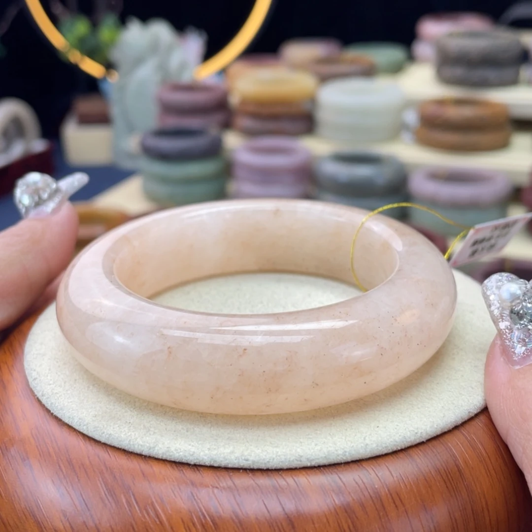 【闪购商品】石英质玉手镯未镶嵌皮****飞