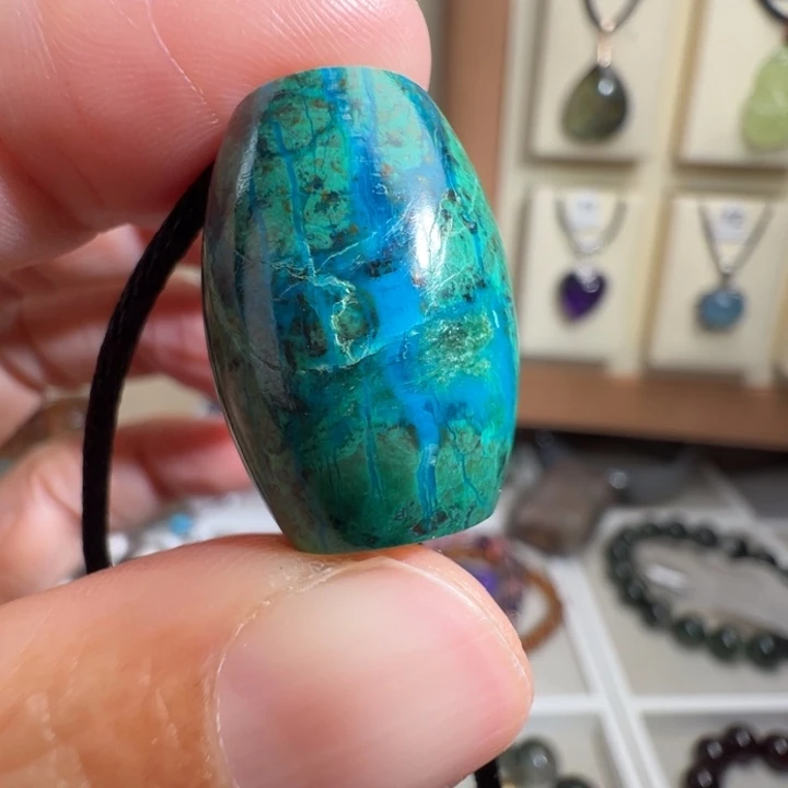 孔雀石未镶嵌颈饰天然硅孔雀石