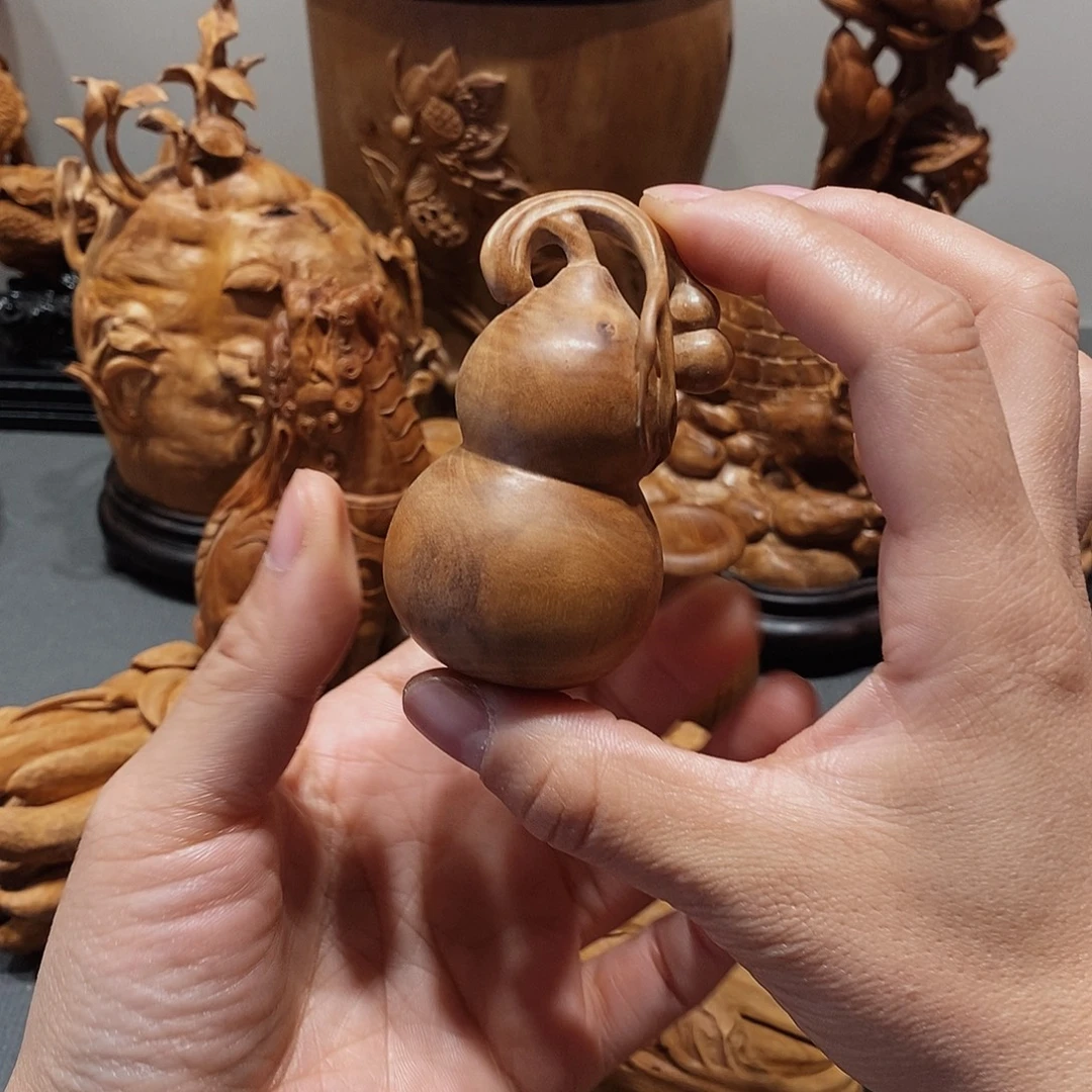 用***8檀香木老山檀香《葫芦》手把件
