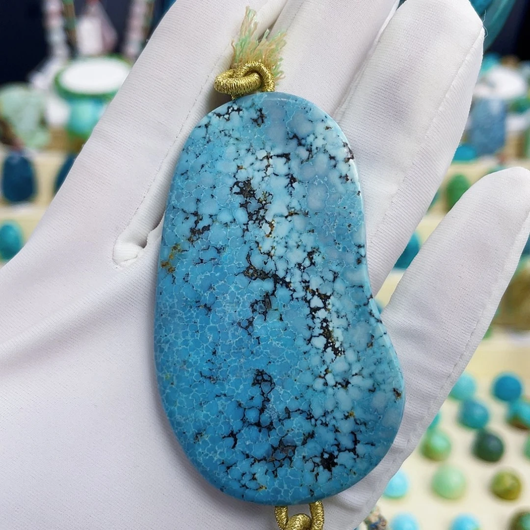 绿松石未镶嵌颈饰