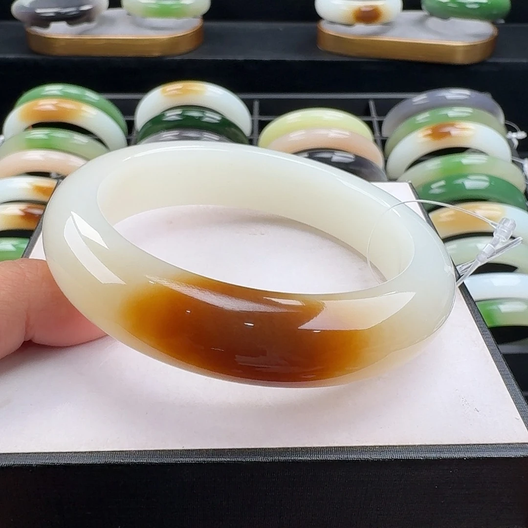 和田玉手镯未镶嵌上新难得大圈口红油糖！61.7