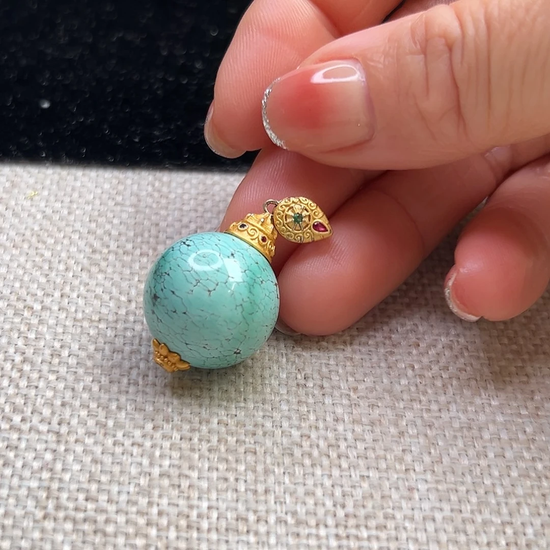 绿松石未镶嵌珠宝奇石18.8