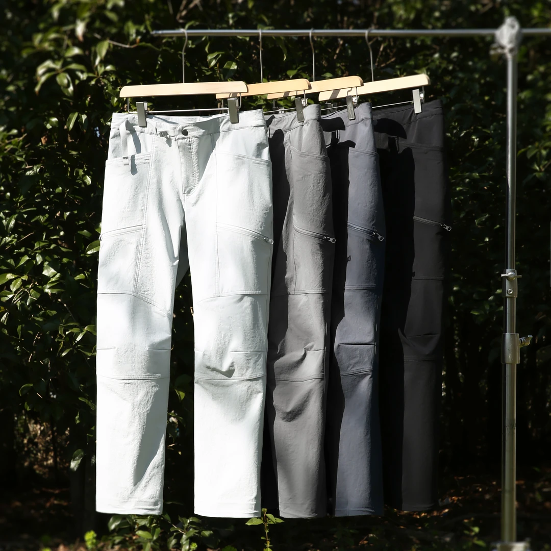 暴雨不侵！3D剪裁秋季多口袋冲锋裤户外防风抗暴雨软直筒裤