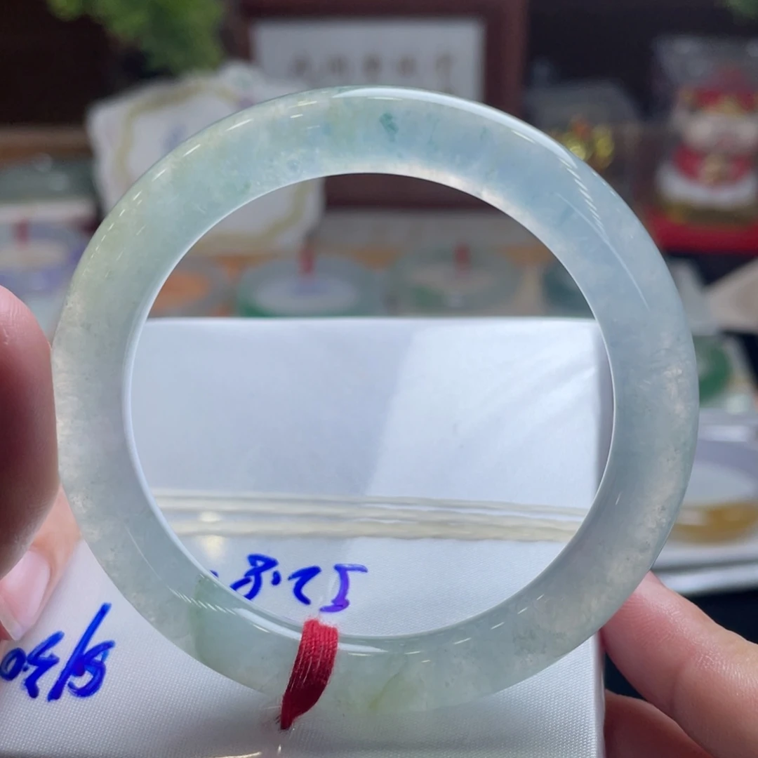 翡翠手镯未镶嵌52.4冰棍 特色