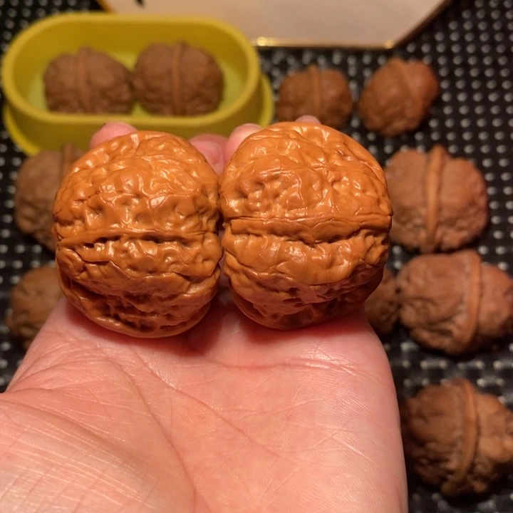 文玩核桃把件圆润饱满南瓜底