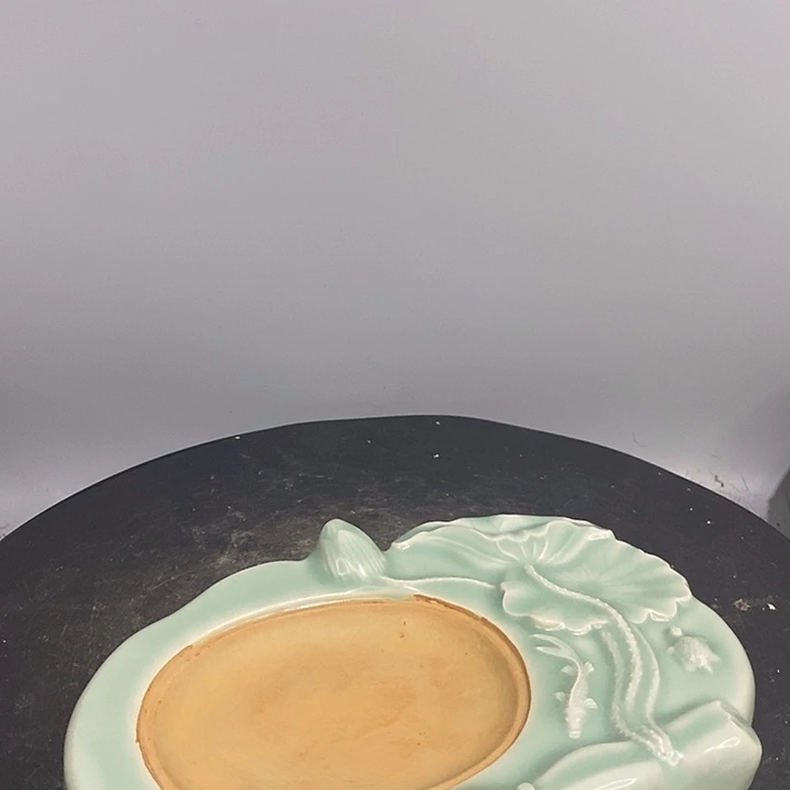 弱***体龙泉窑砚台造型美观