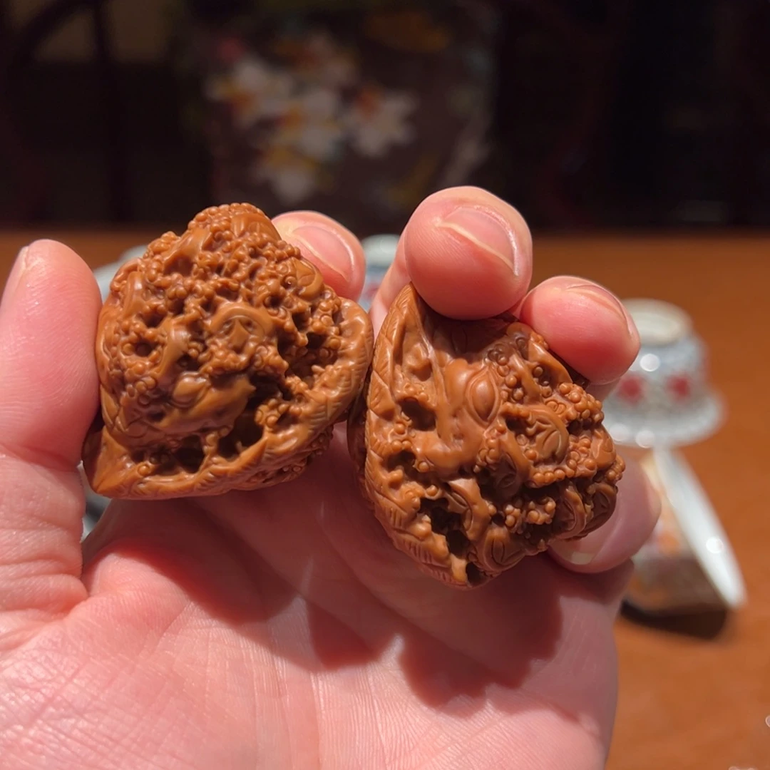 桃核把件手工雕刻金蟾核桃
