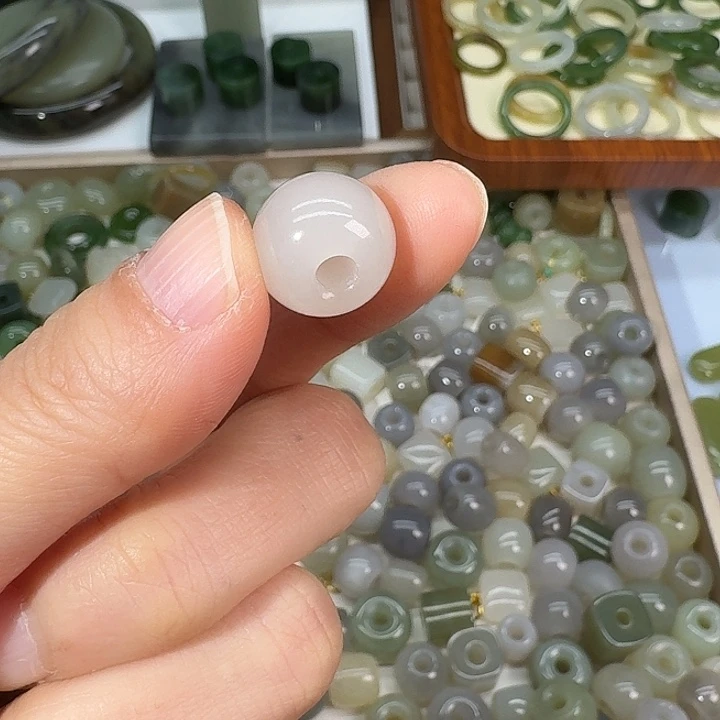 格***格和田玉未镶嵌颈饰118