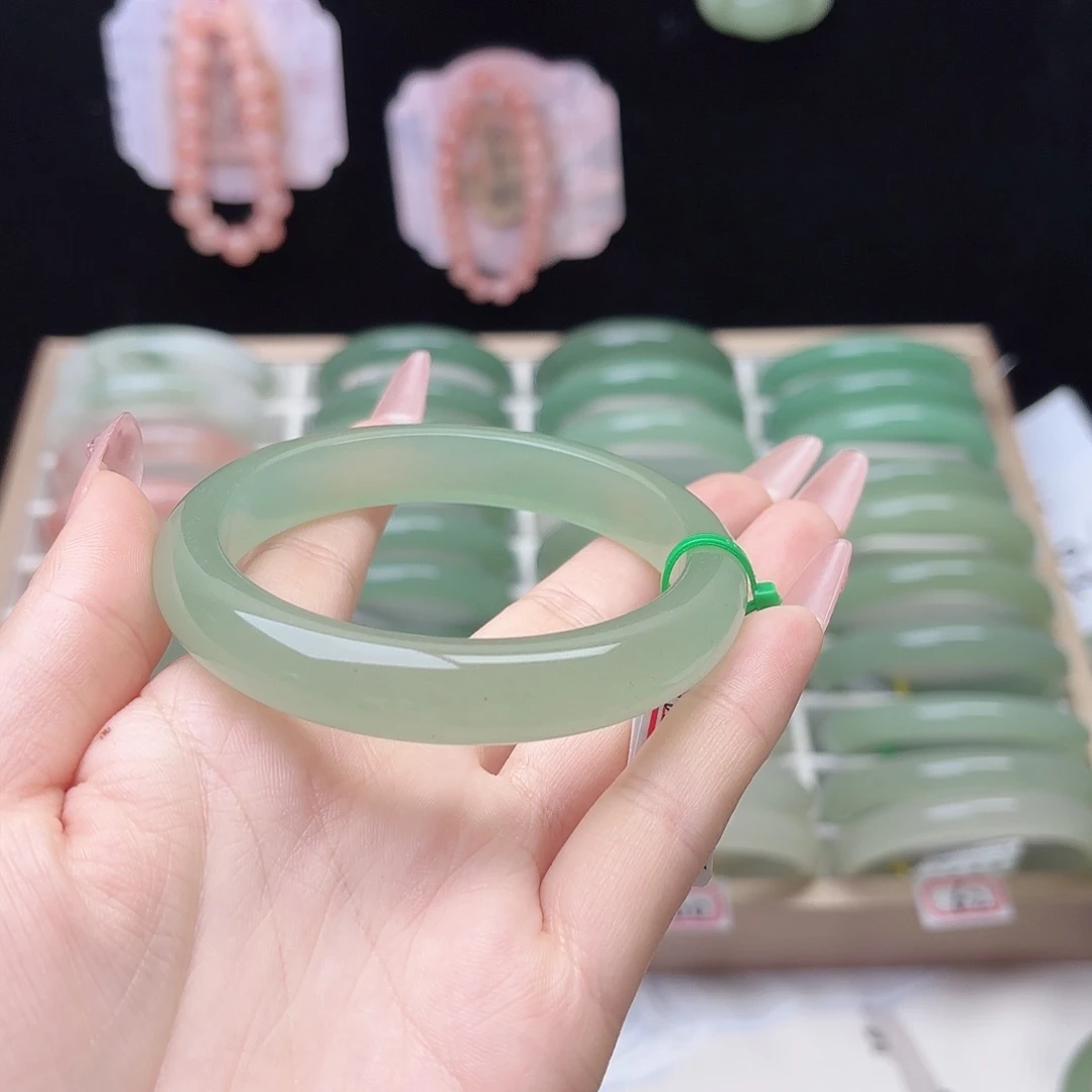 石英质玉未镶嵌手镯60