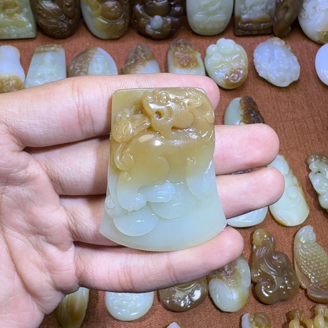 和田玉未镶嵌颈饰