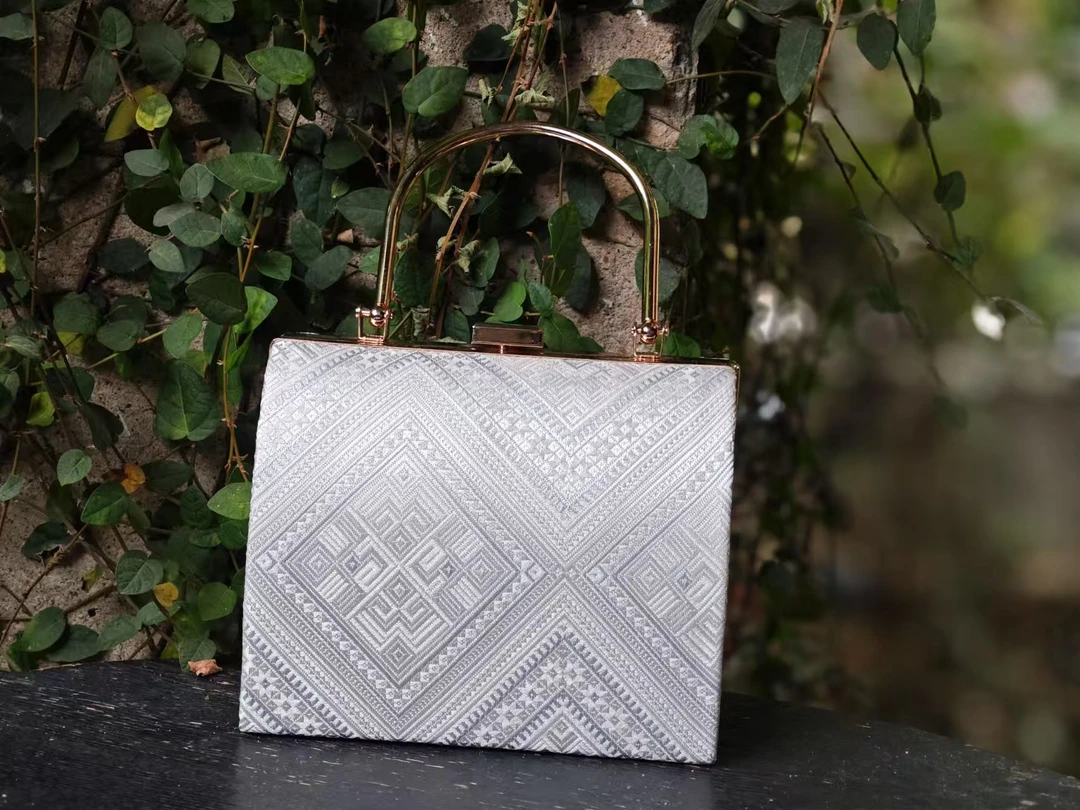 非遗壮锦口金包正方形时尚大气通勤简约现代民族风