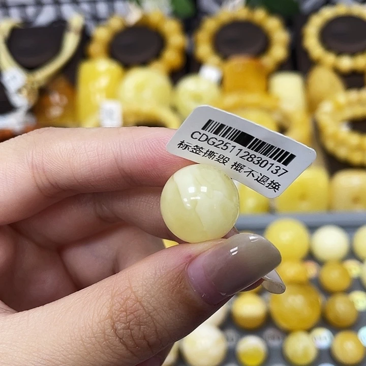 琥珀未镶嵌裸石15.2mm瑕 0137