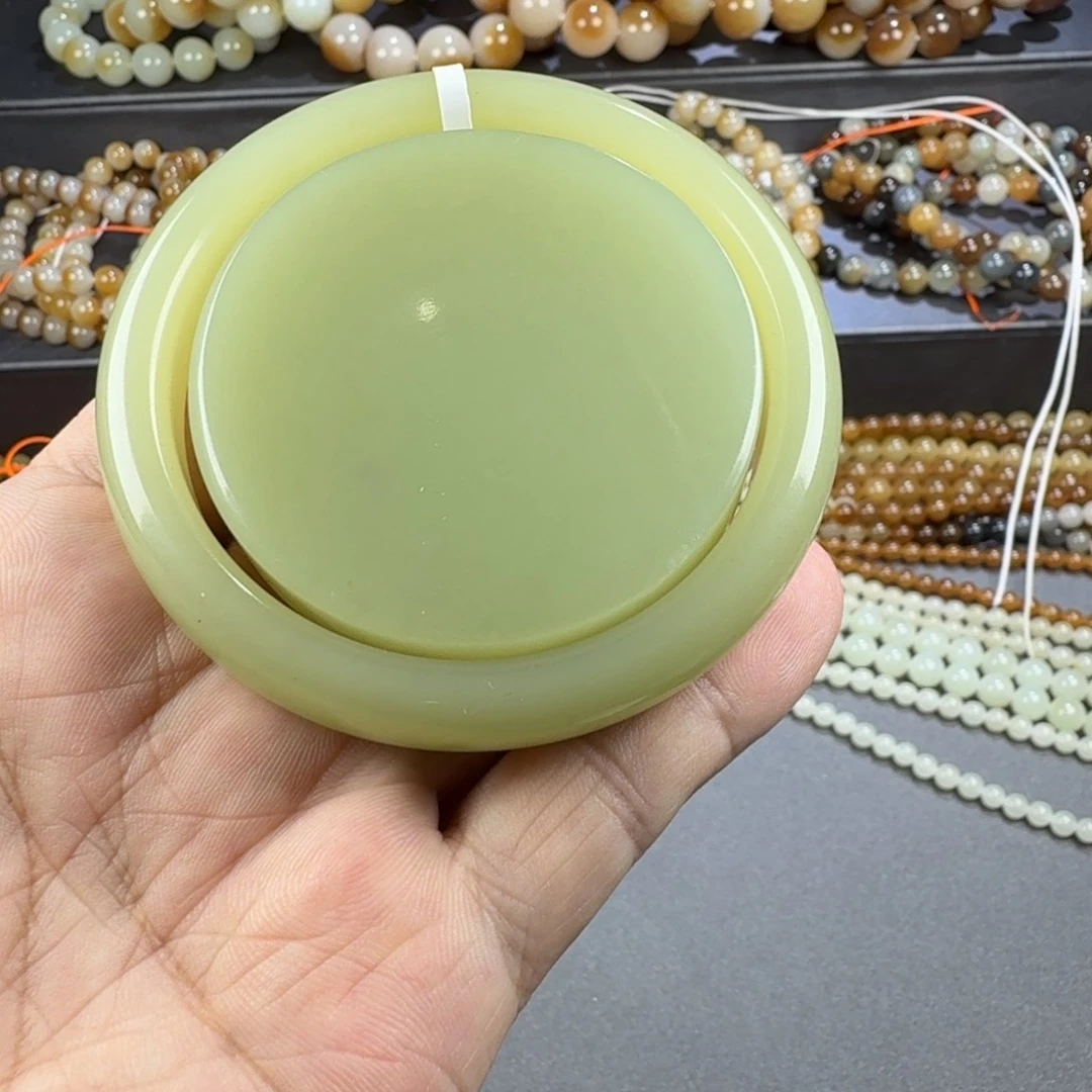 提***U和田玉（糖玉）手镯未镶嵌