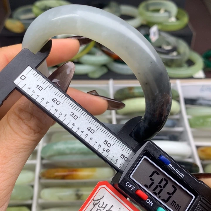 蛇纹石玉未镶嵌手镯597