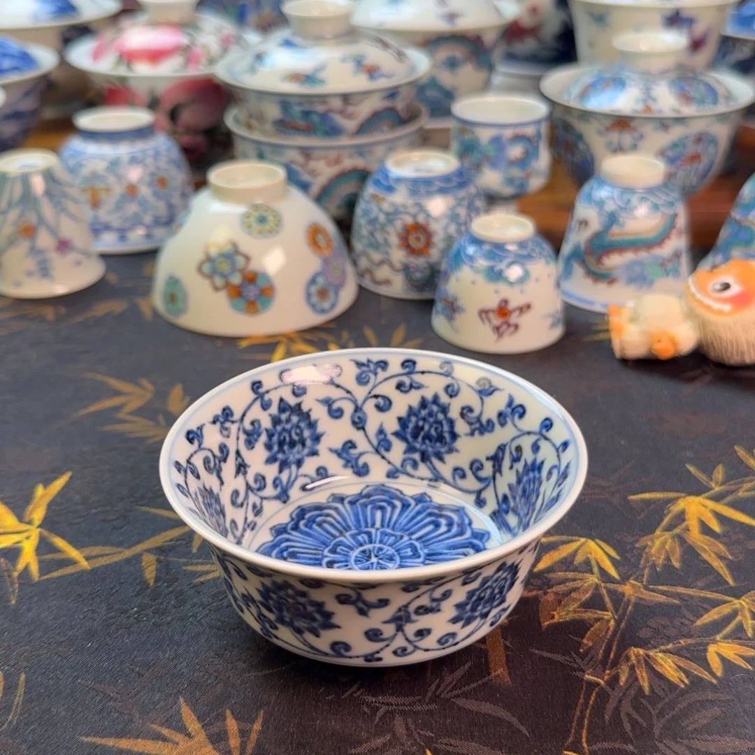 缠枝莲宝相花马蹄主人杯