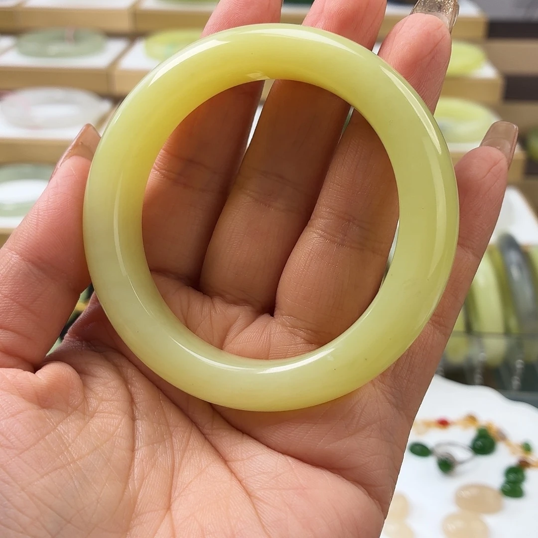 听***忧和田玉未镶嵌手镯