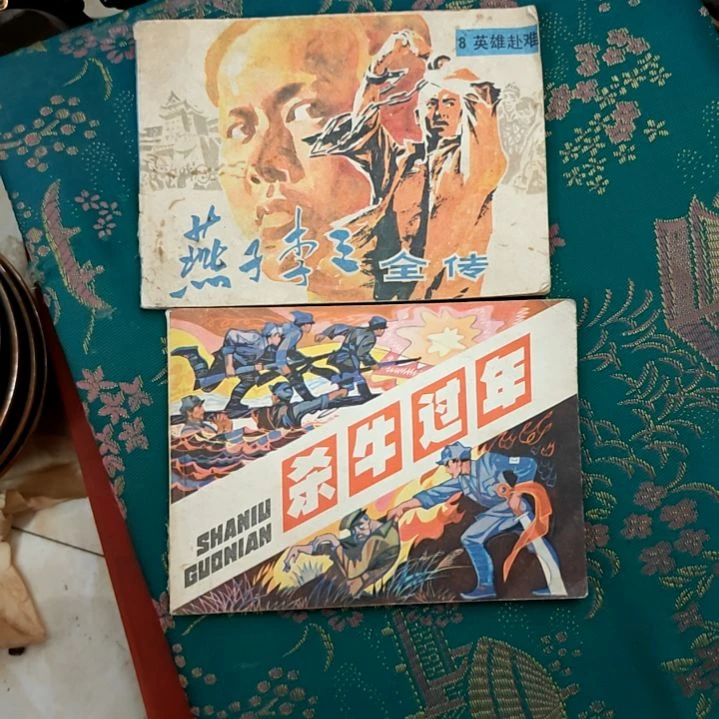 在***上摆件盘子碗茶壶啥都有