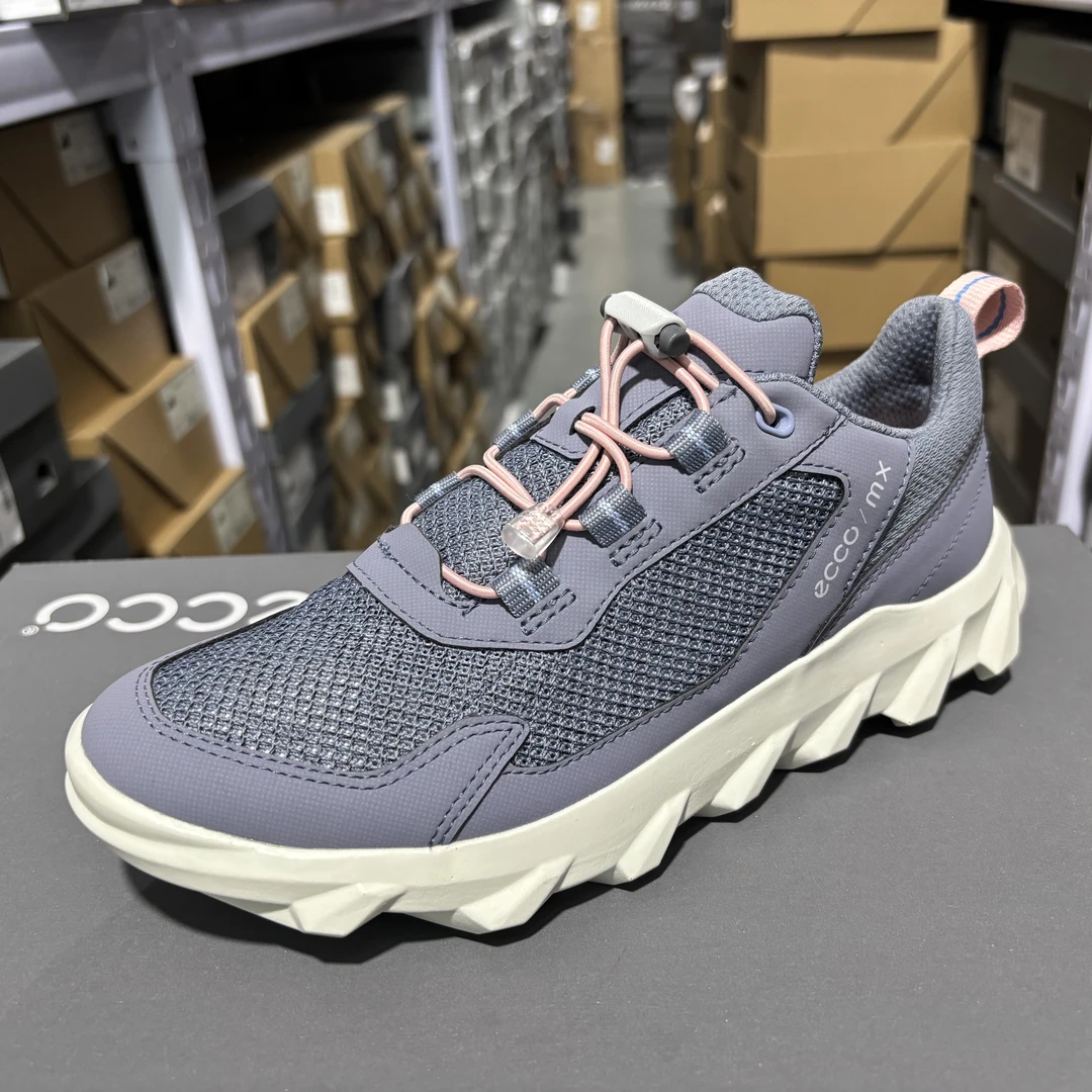 ECCO运动鞋女 简约透气舒适低帮休闲鞋网面跑鞋  驱动820263