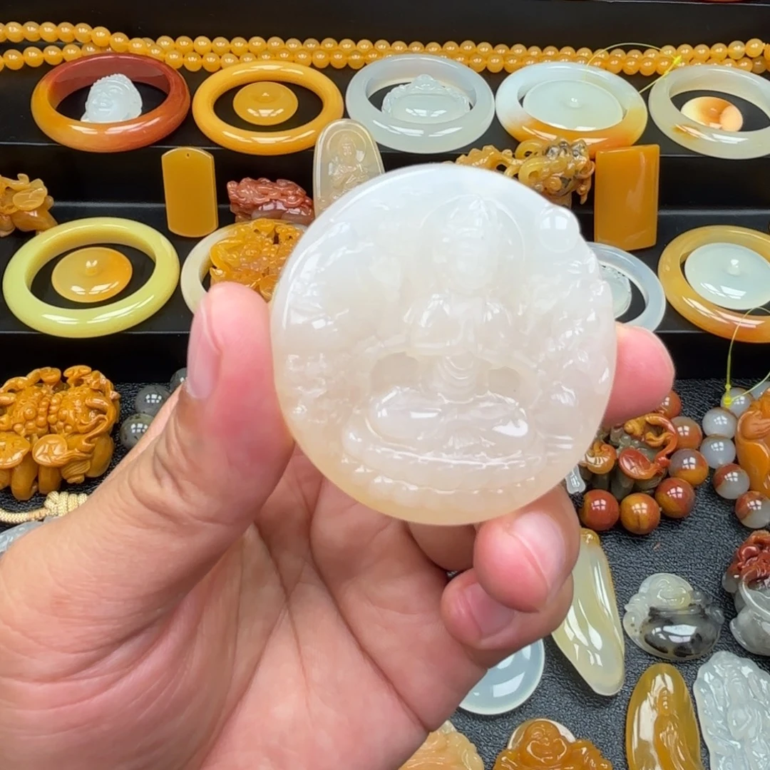 石英质玉（黄龙玉）未镶嵌颈饰