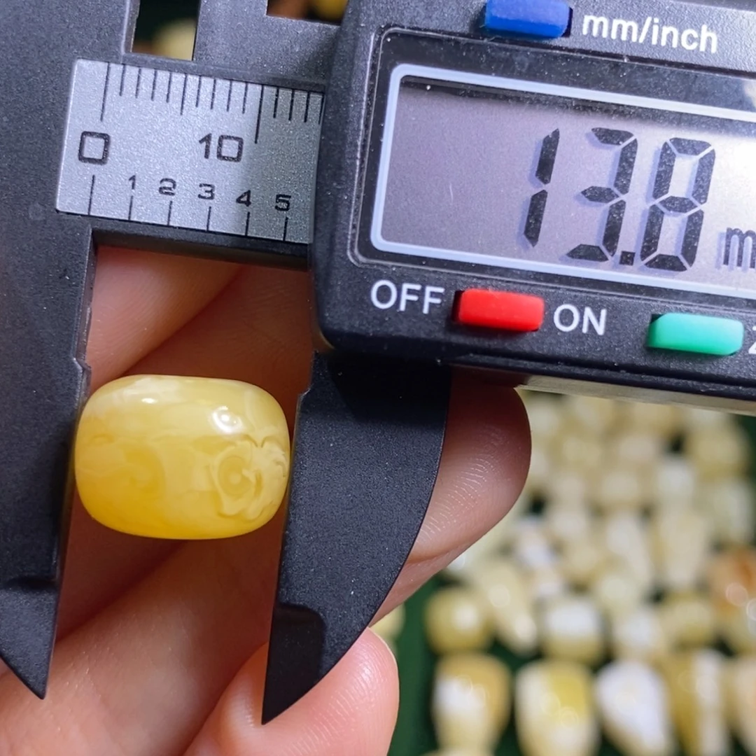 蜜蜡未镶嵌裸石配饰