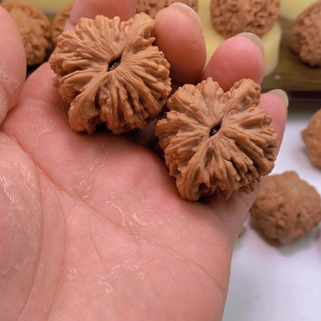 文玩核桃吊坠让**眠文玩核桃虎头