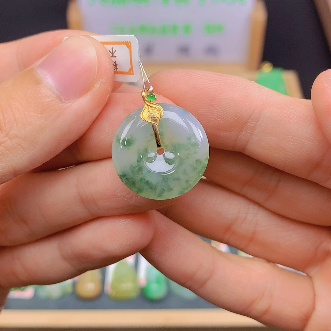 翡翠18K金镶嵌颈饰翡翠