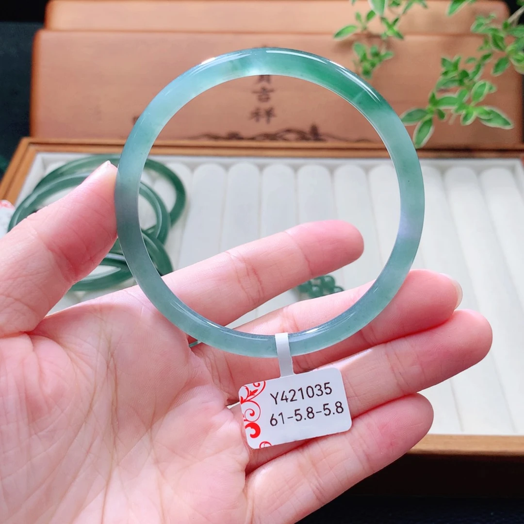 未镶嵌手镯（圆镯）翡翠