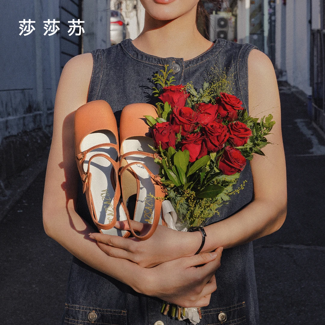 [圆舞曲]莎莎苏2025春新款方头低粗跟玛丽珍后空凉鞋女ZA65129-11