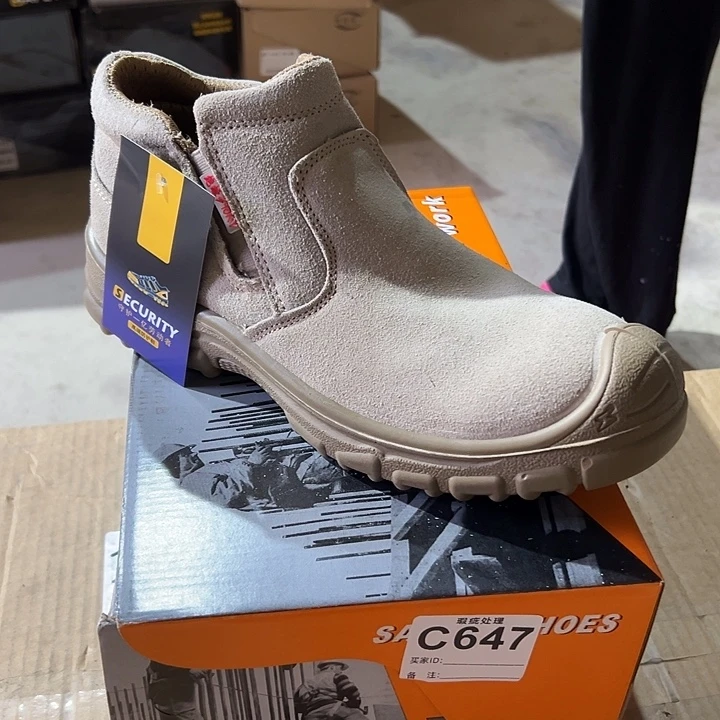 编码647号。42码微瑕防砸防刺劳保鞋