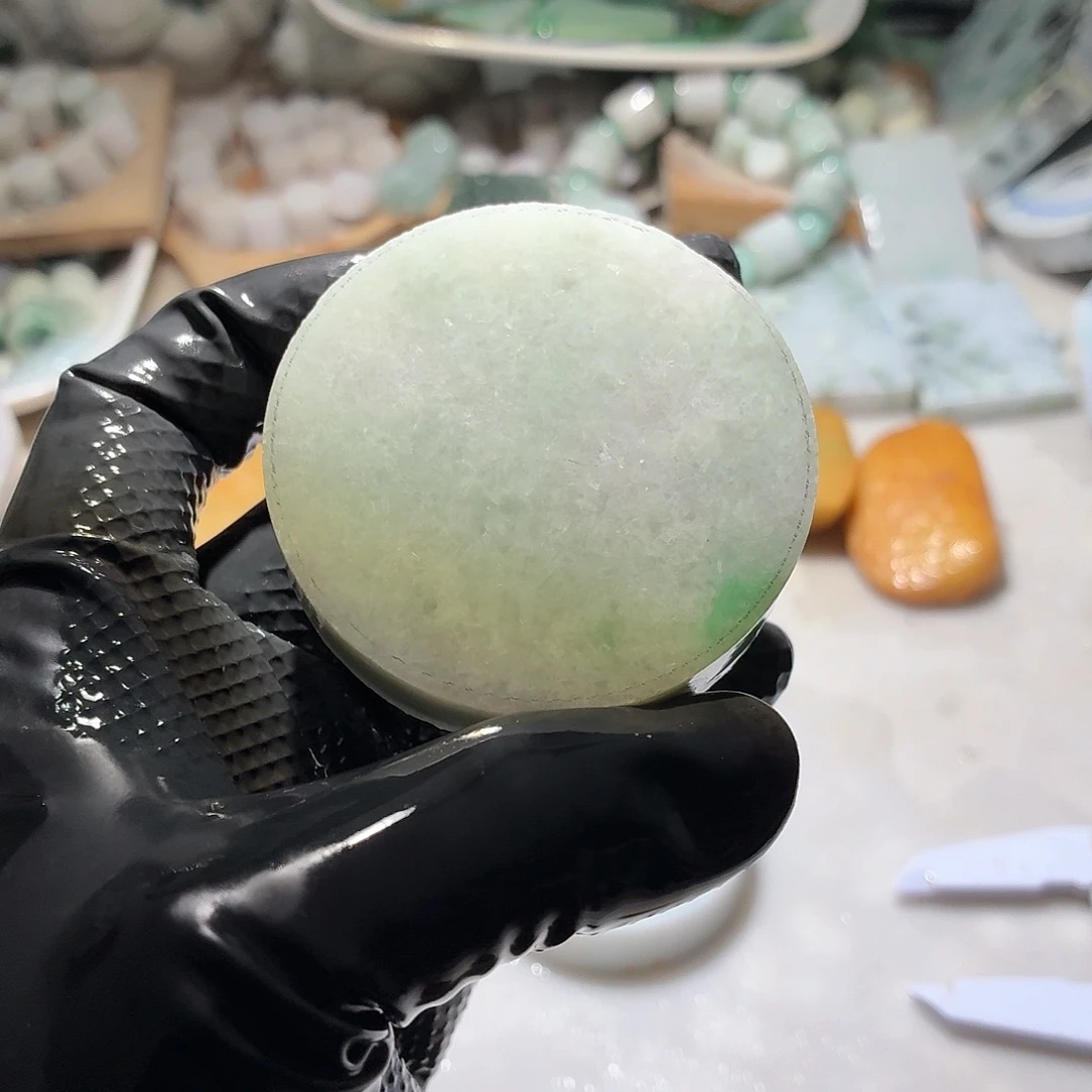 翡翠未镶嵌颈饰边角料