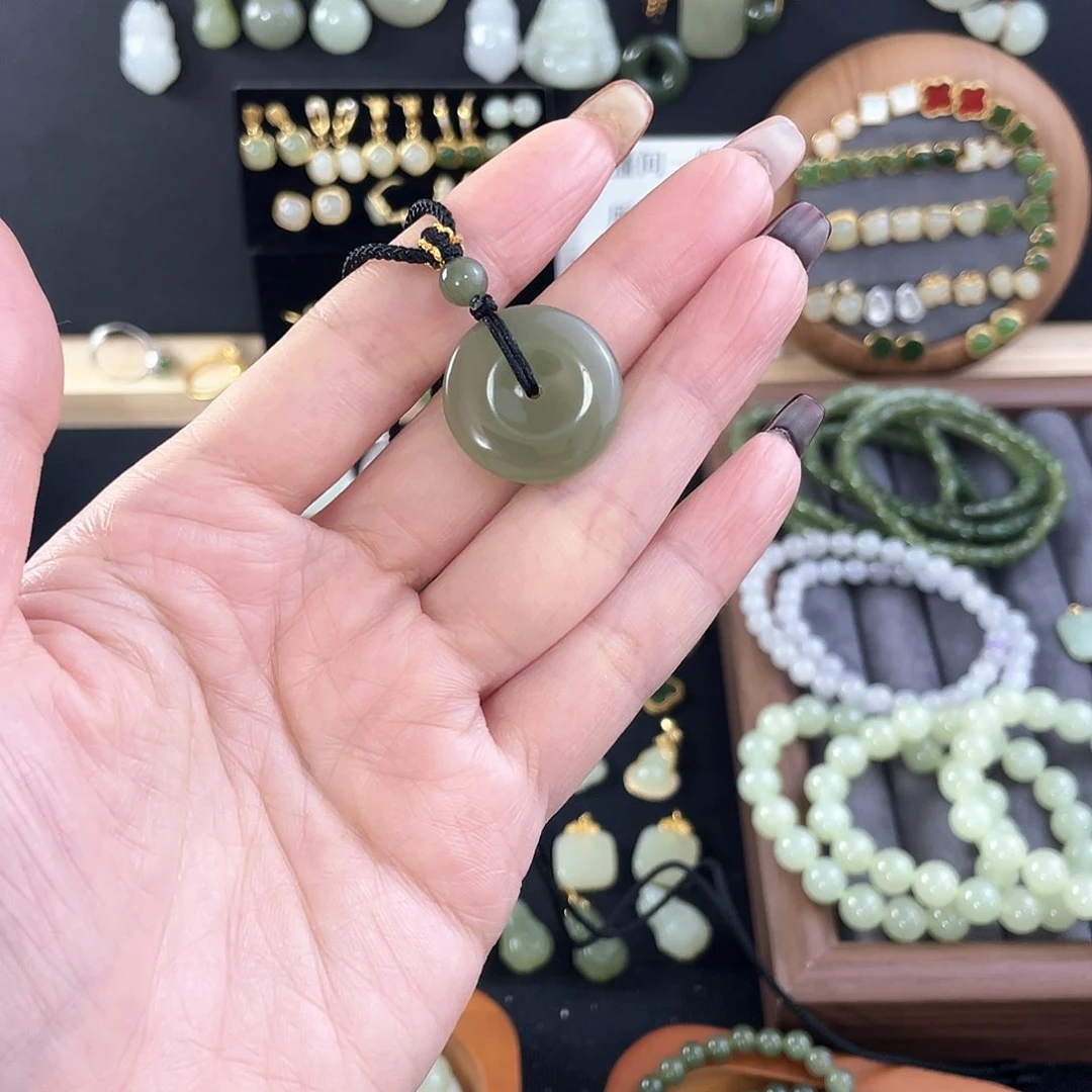 和田玉（糖玉）颈饰未镶嵌