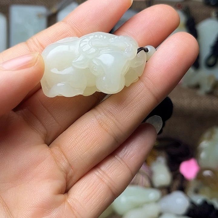 和田玉（糖玉）未镶嵌颈饰