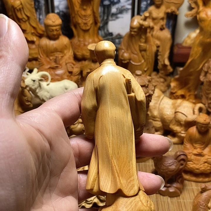 柏木（崖柏）伟人摆件