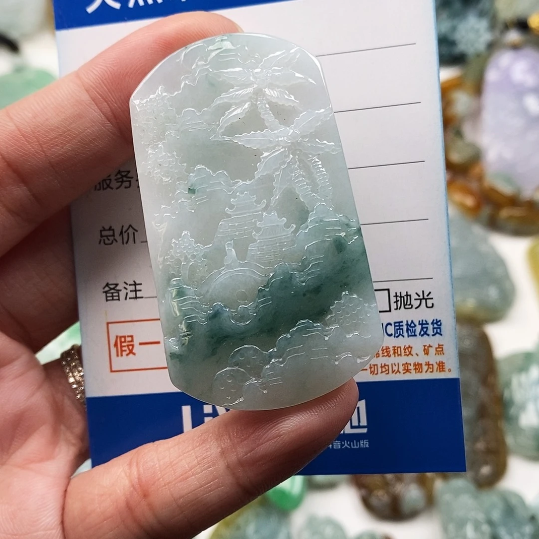 翡翠未镶嵌颈饰山水