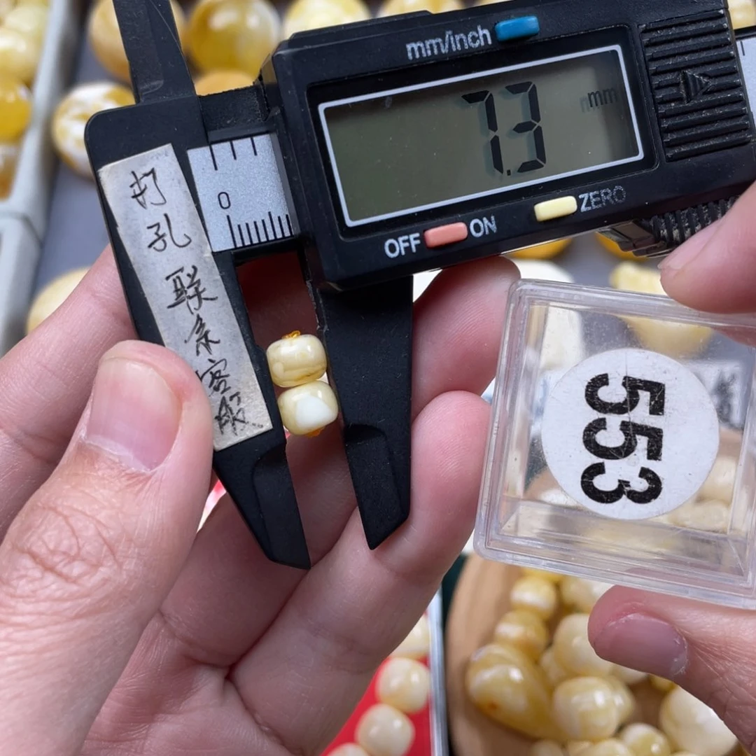 蜜蜡珠宝奇石未镶嵌