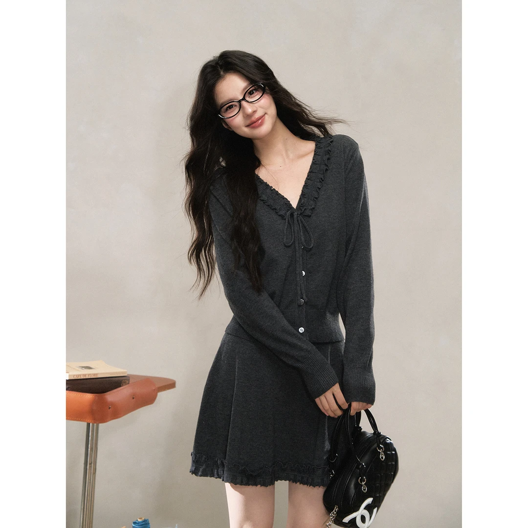 【小野莓】2025年韩系气质套装V领纽扣设计开衫女高腰BB109460S