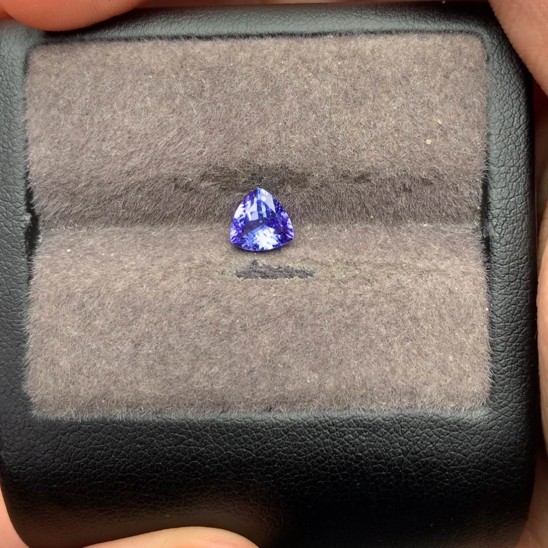 未镶嵌裸石坦桑石0.91ct