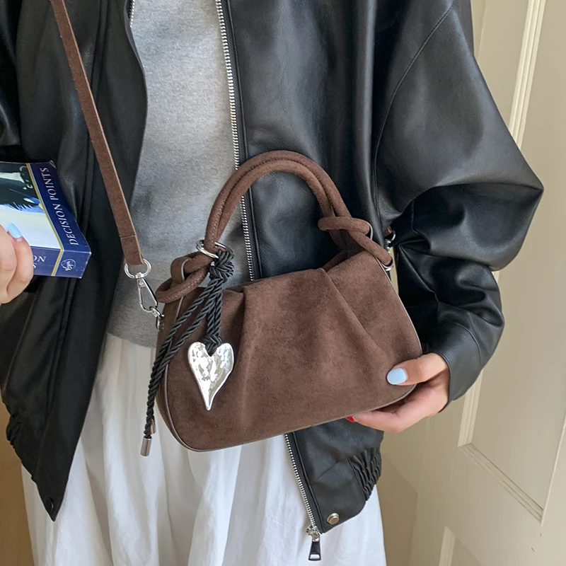 精致复古爆款麂皮绒包包女2025新款休闲百搭斜挎包气质手提小拎包