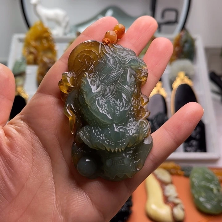 蛇纹石玉未镶嵌颈饰