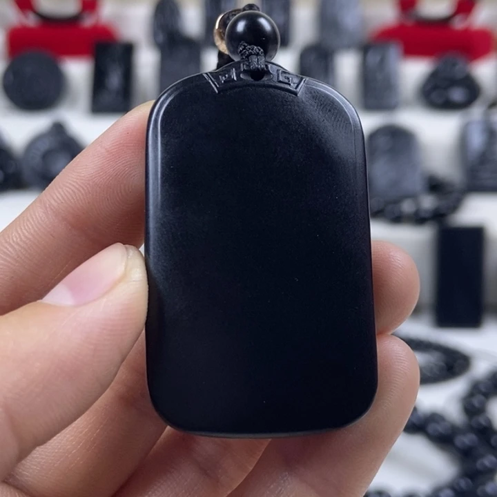 齐***力和田玉（墨玉）未镶嵌颈饰无事牌