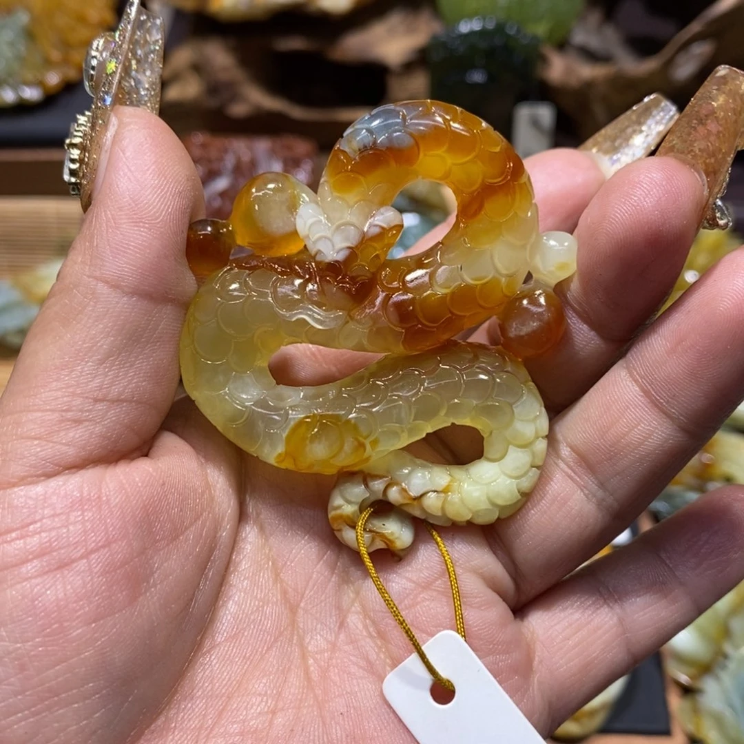 蛇纹石玉颈饰未镶嵌智****y