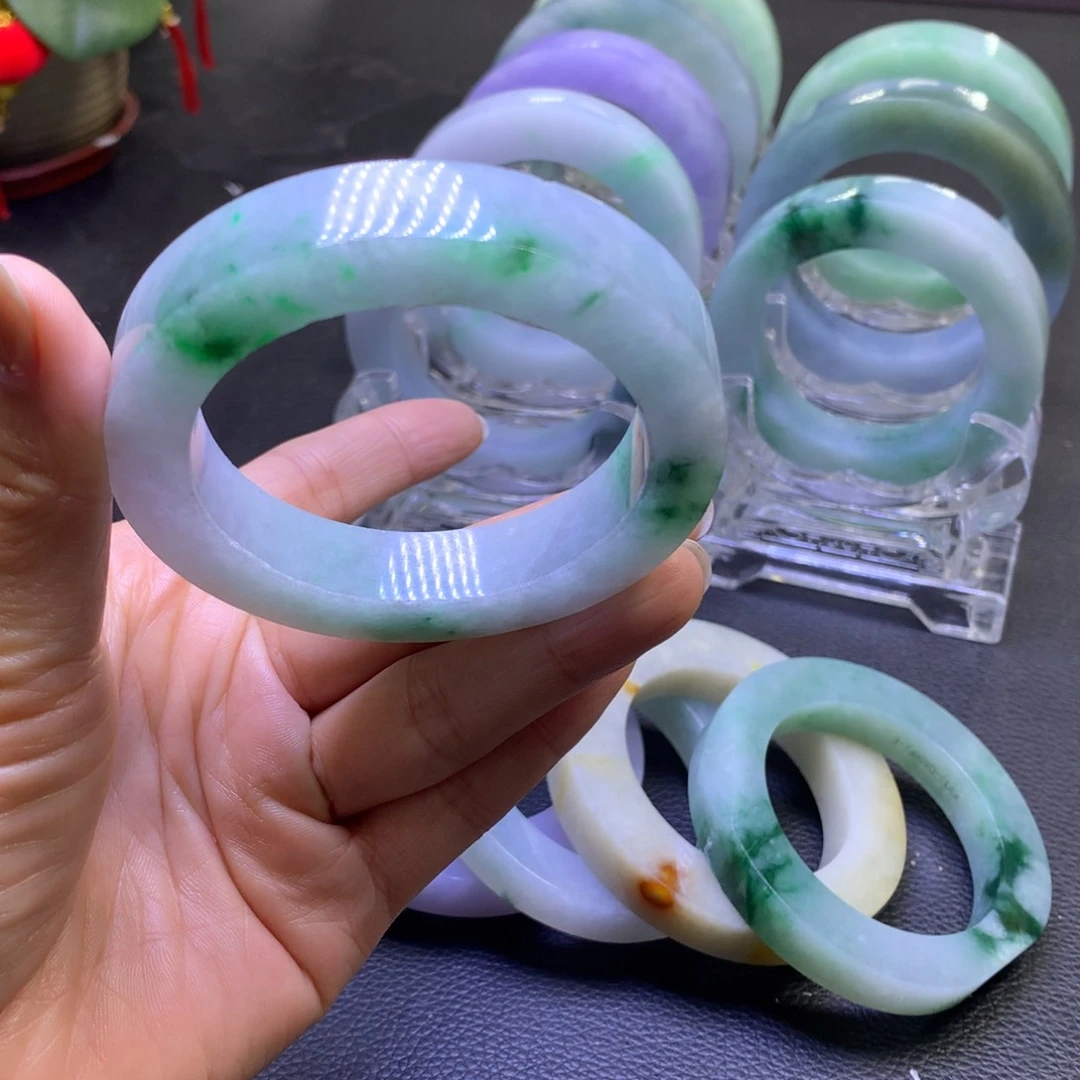 未镶嵌手镯定制翡翠静**变