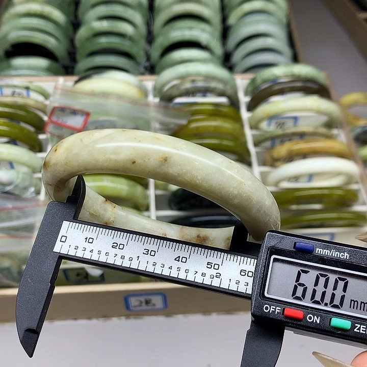 未镶嵌蛇纹石玉手镯72