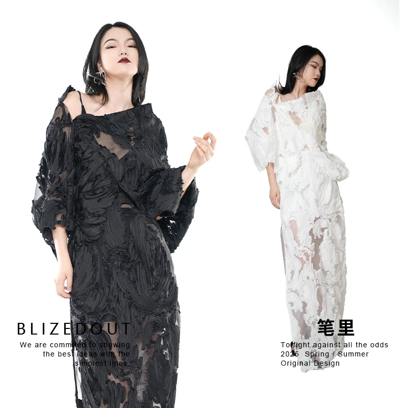 笔里【BLIZEDOUT】独立设计5052807黑色白色绣花不对称上衣套头衫