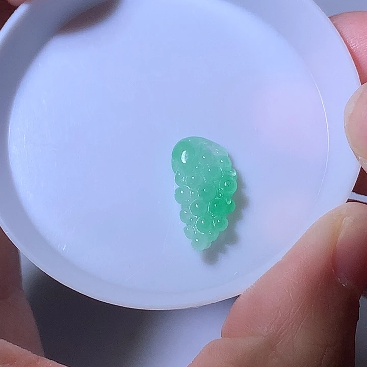 翡翠未镶嵌颈饰飘绿色葡萄18.8*10.4*4.5